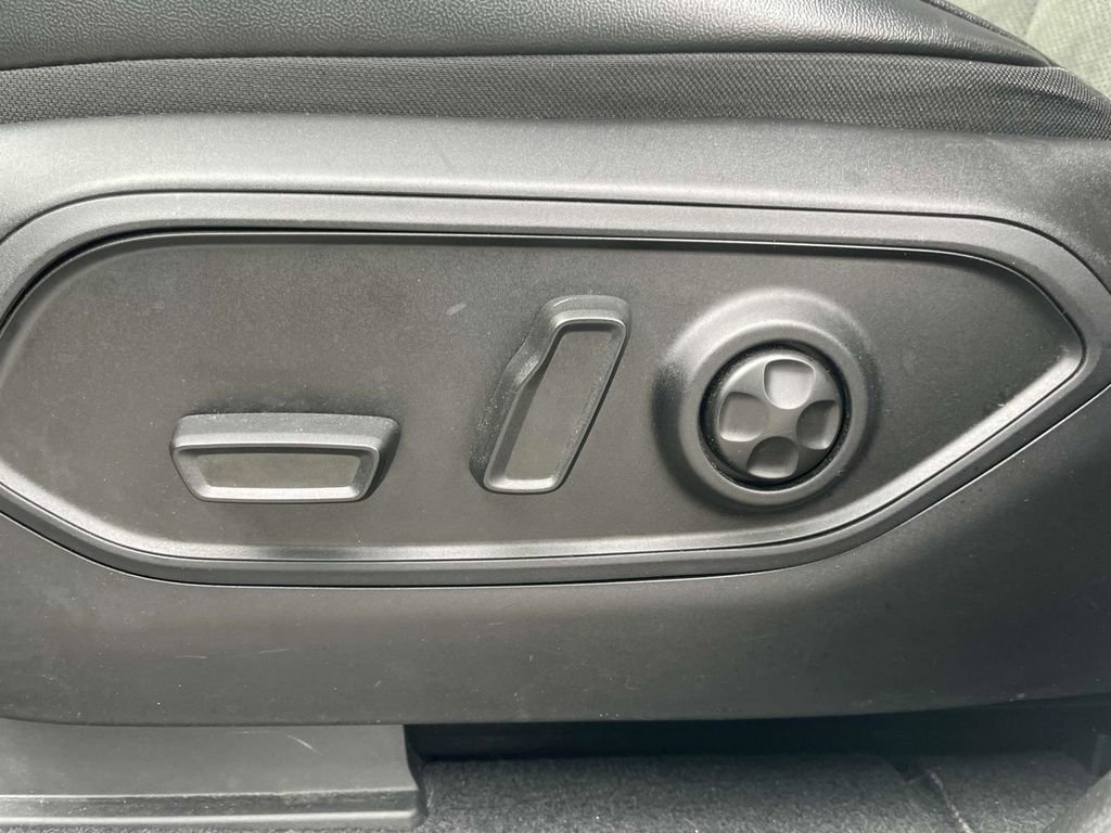 Certified 2025 Jeep Grand Cherokee Altitude image 26