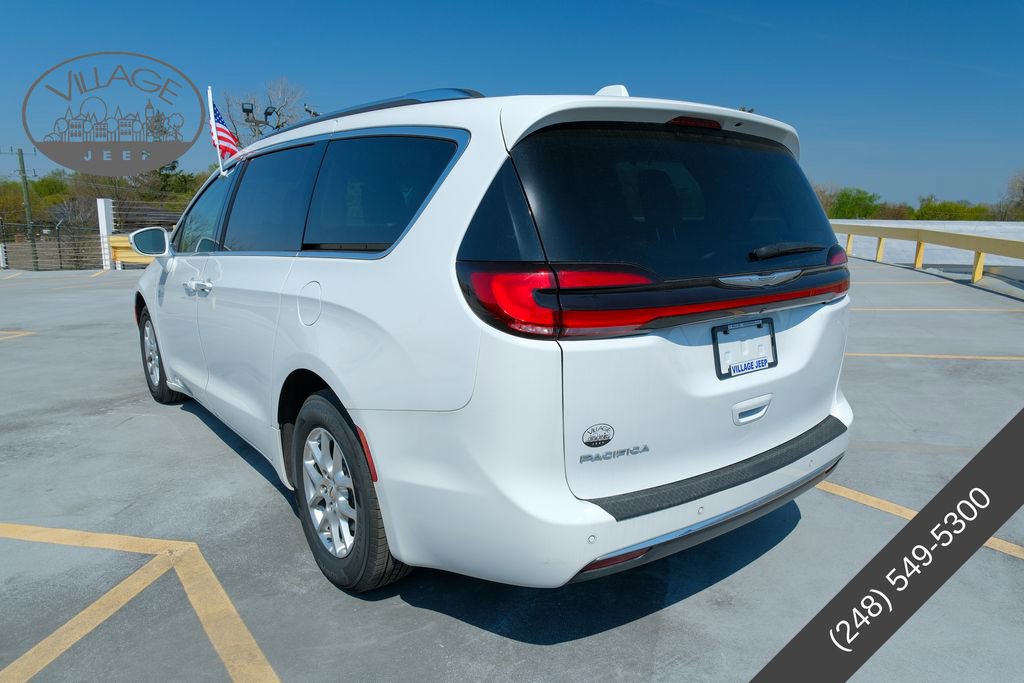 Used 2021 Chrysler Pacifica Touring-L FWD image 6