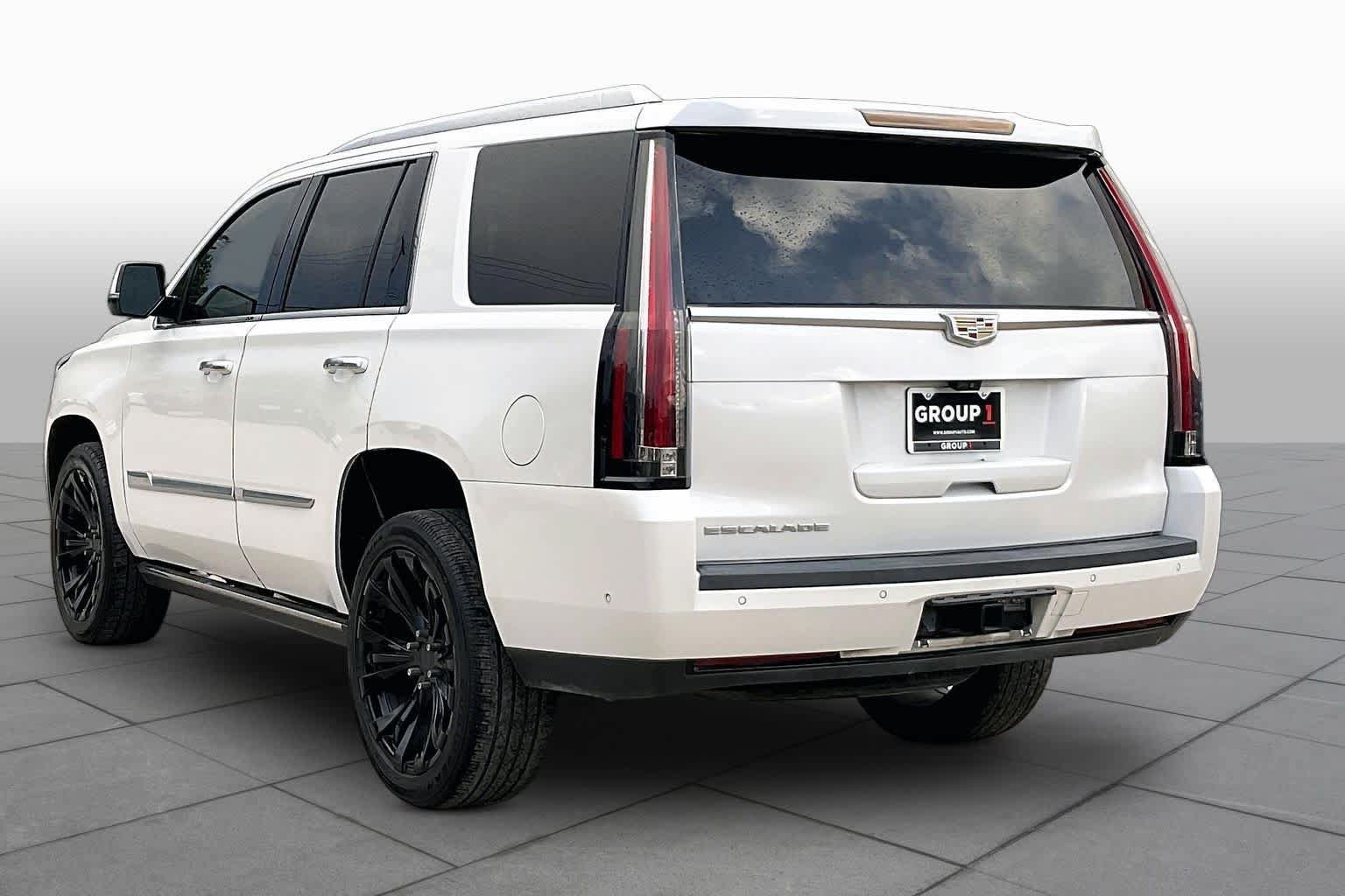 Used 2017 Cadillac Escalade Premium Luxury RWD image 11