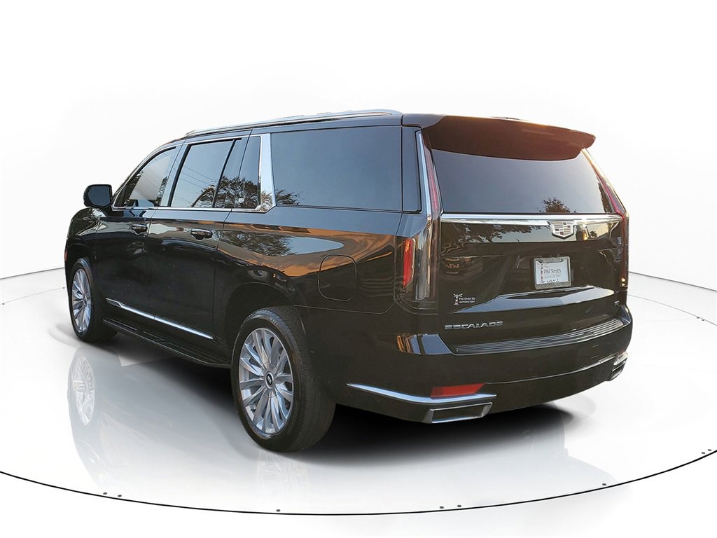Used 2024 Cadillac Escalade ESV Luxury image 4