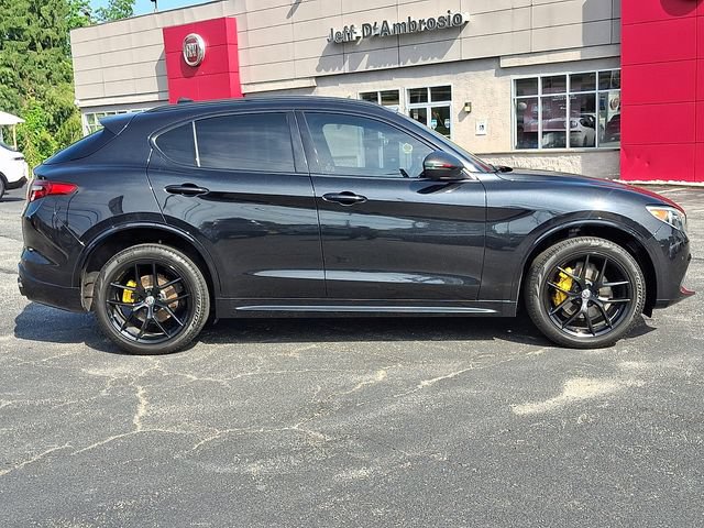 Used 2020 Alfa Romeo Stelvio Ti Sport w/ Quick Order Package 22S Sport AWD/4WD image 7