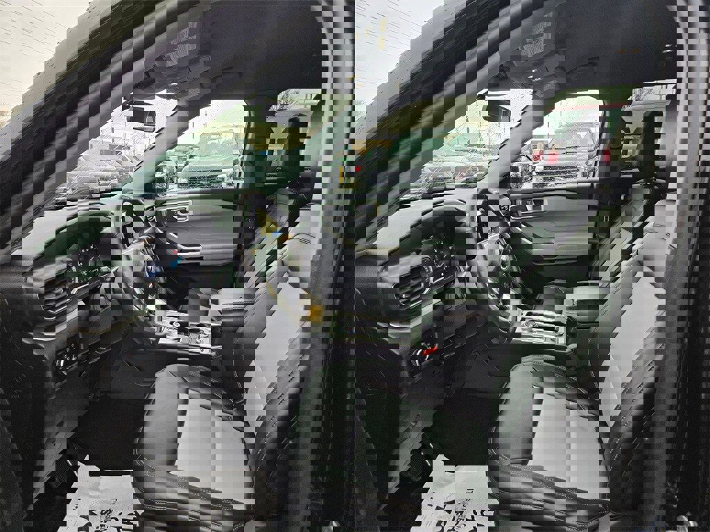 Used 2024 Ford Explorer XLT w/ Equipment Group 202A image 12