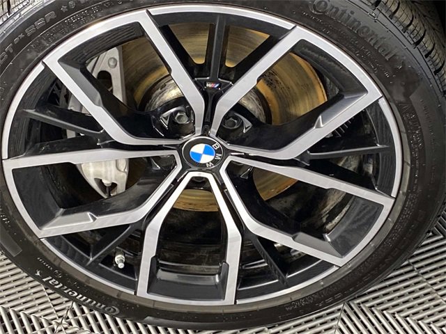 Used 2022 BMW 540i xDrive w/ Executive Package image 30