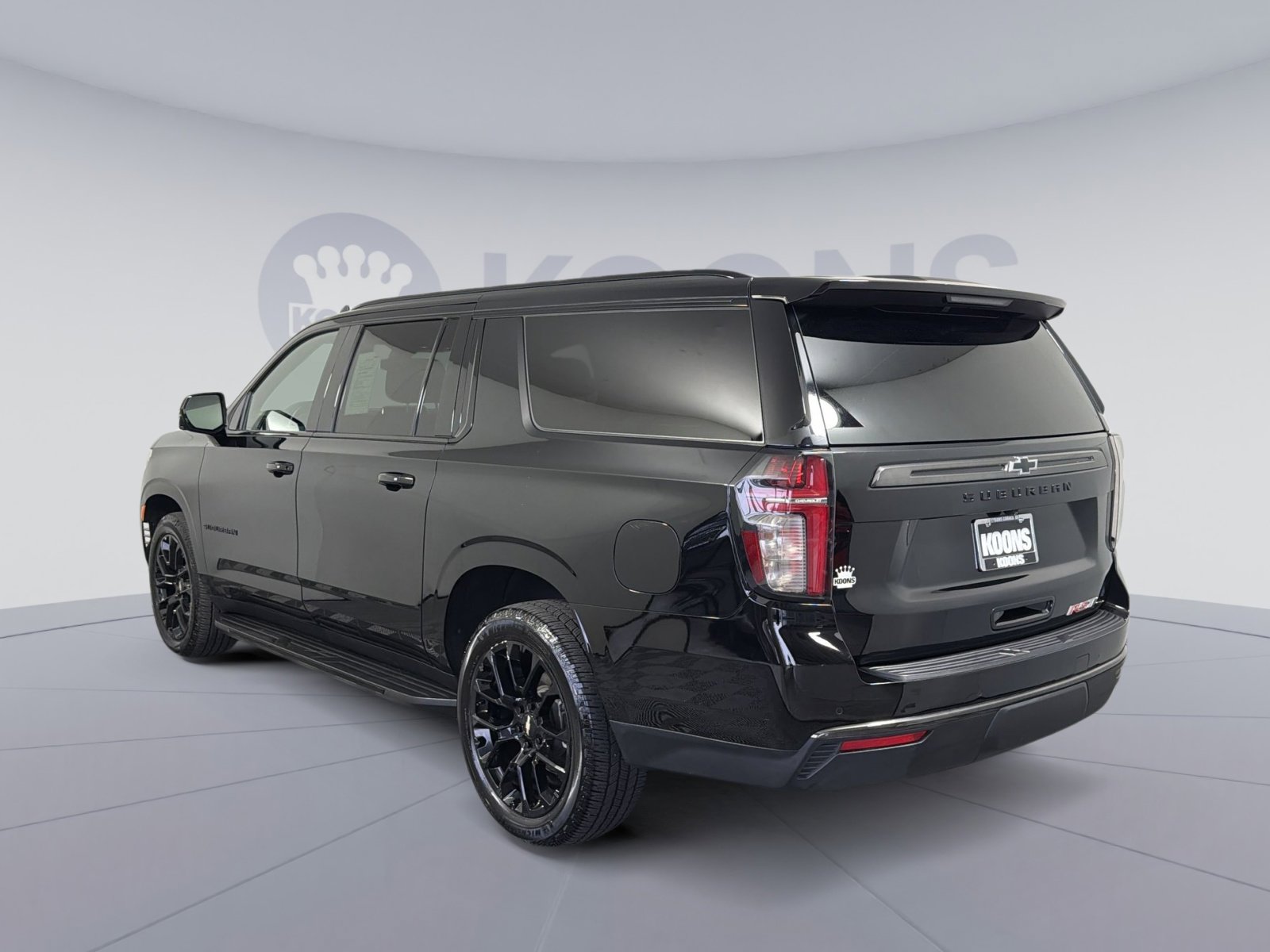 Used 2022 Chevrolet Suburban RST w/ Luxury Package image 4