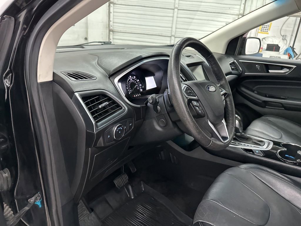Used 2018 Ford Edge Titanium w/ Equipment Group 302A AWD/4WD image 9