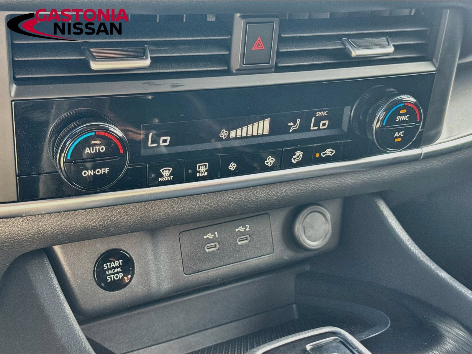 Used 2024 Nissan Rogue SV AWD/4WD image 19