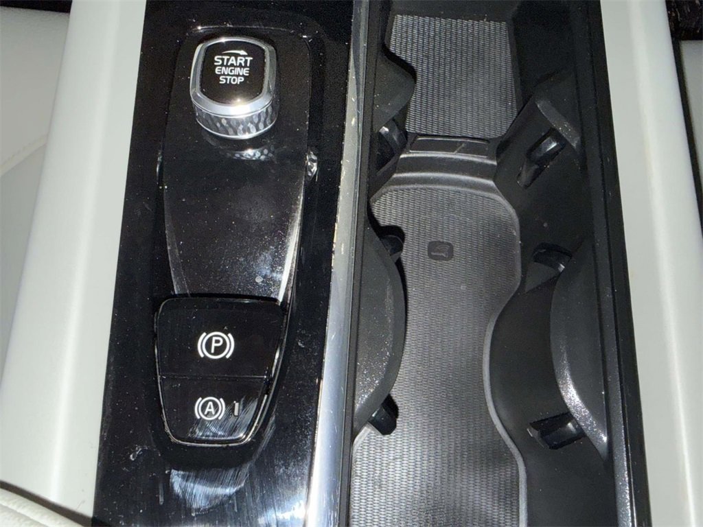 Used 2023 Volvo S60 B5 Plus image 22