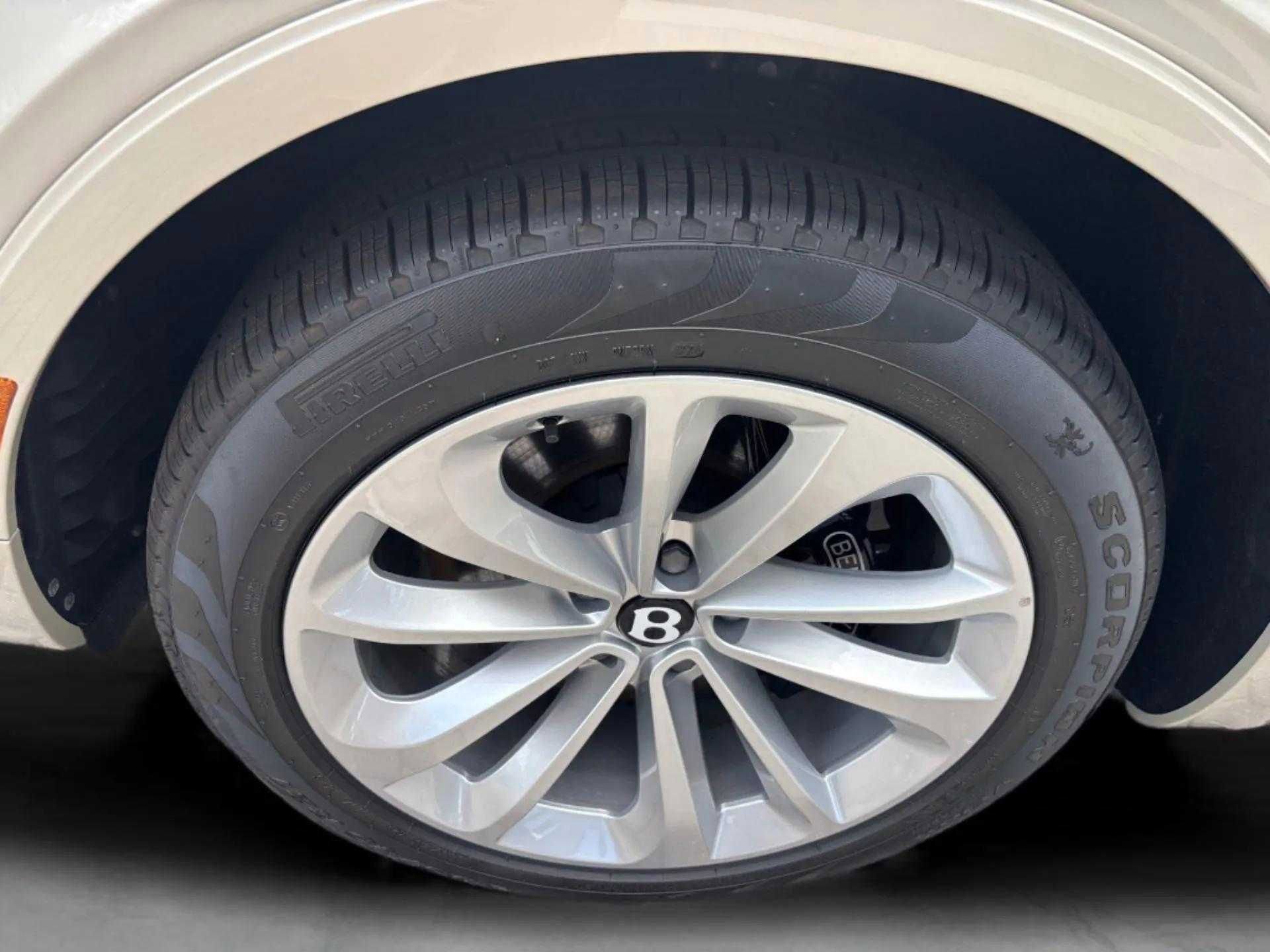 New 2025 Bentley Bentayga Extended Wheelbase image 24