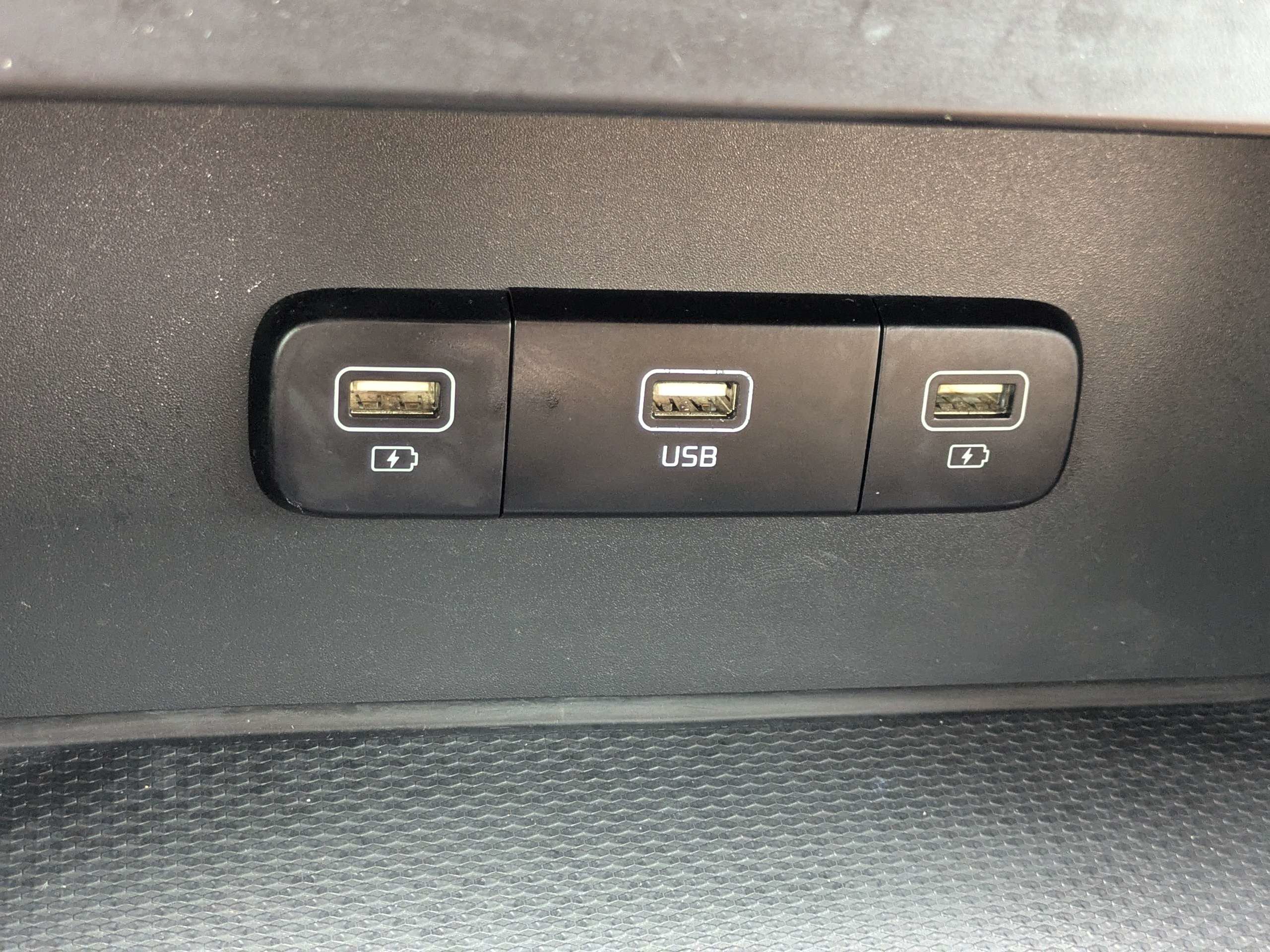 Certified 2022 Kia Carnival LX FWD image 30