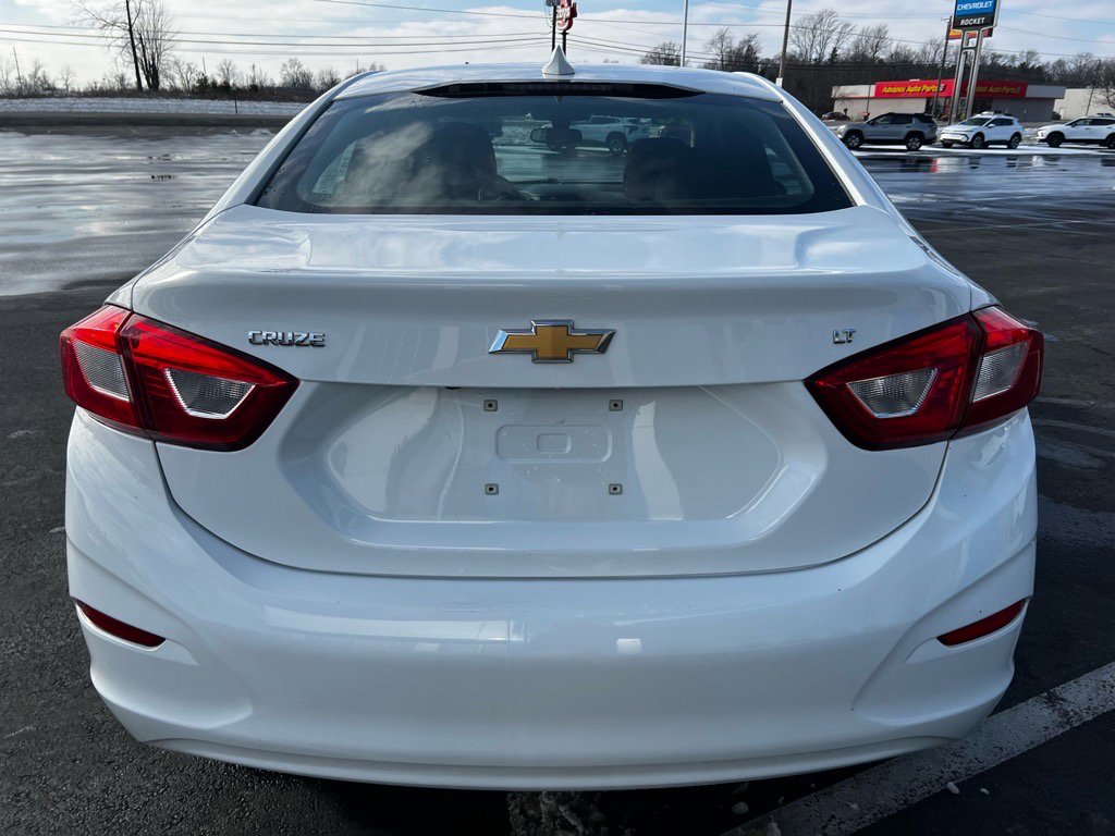 Used 2018 Chevrolet Cruze LT w/ Convenience Package image 5