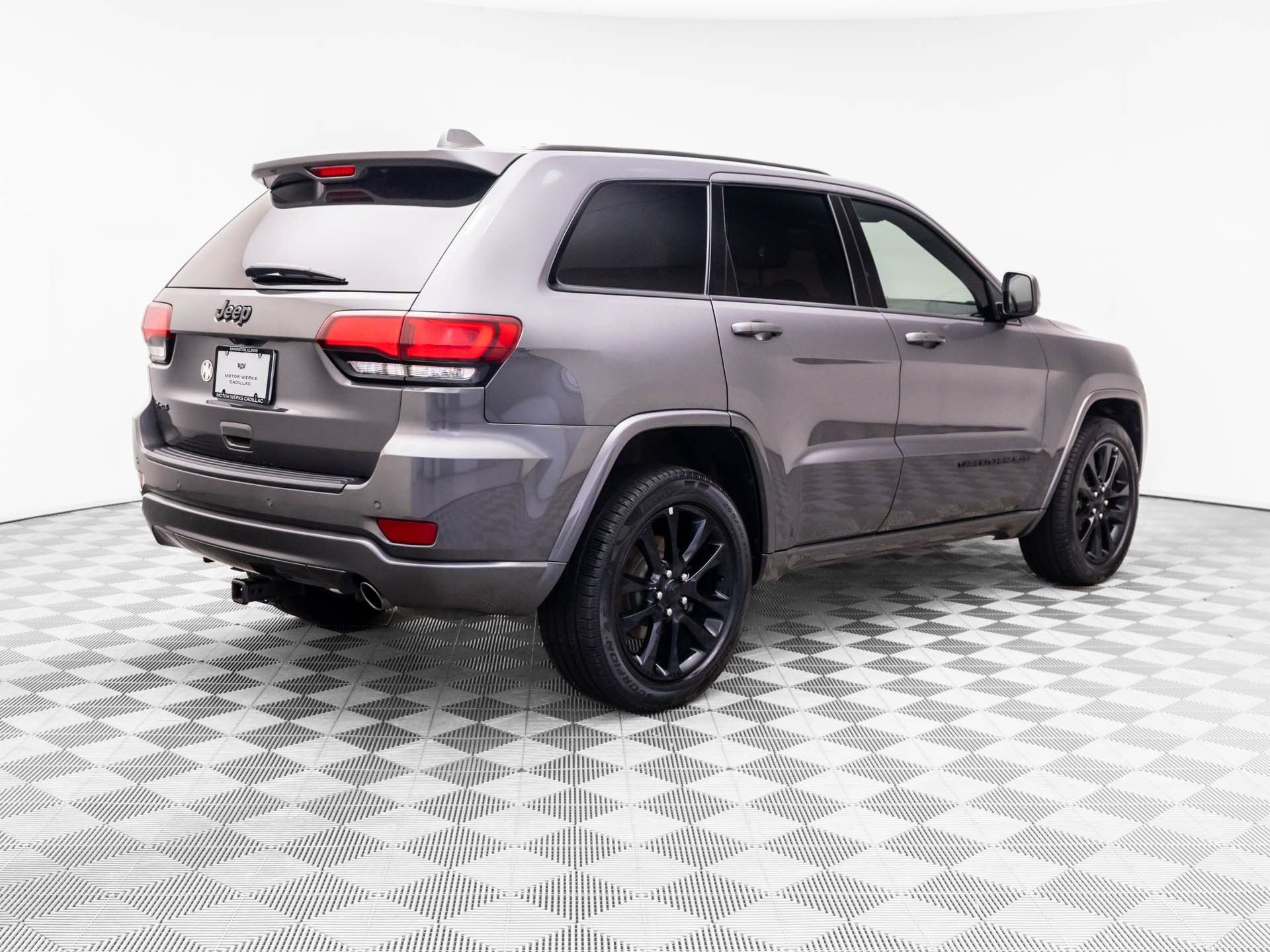 Used 2018 Jeep Grand Cherokee Altitude AWD/4WD image 6