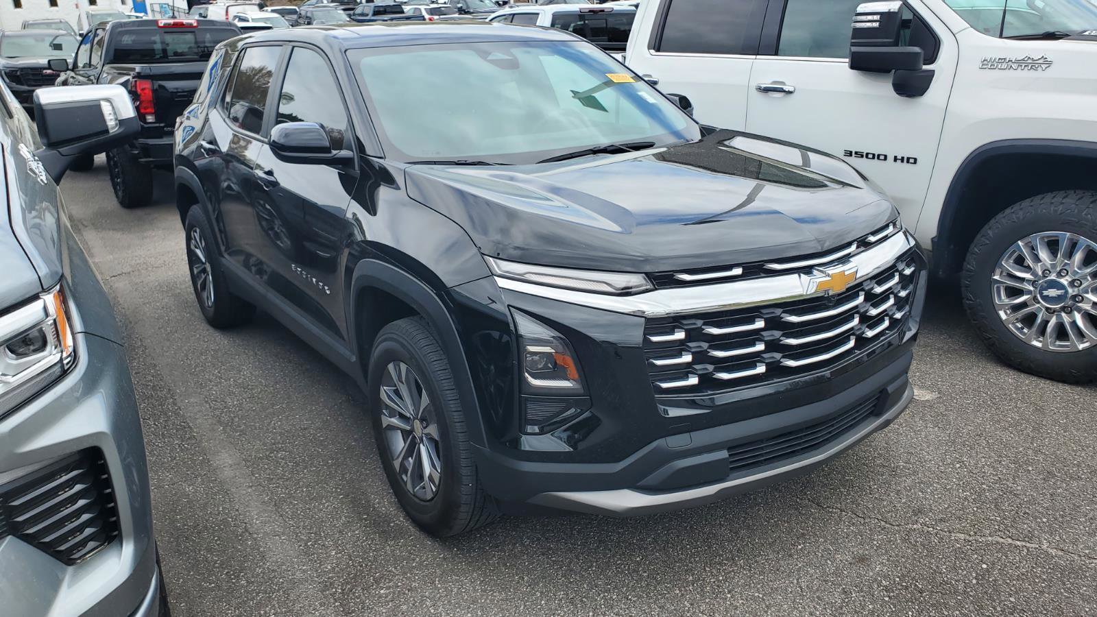 Used 2025 Chevrolet Equinox LT image 2