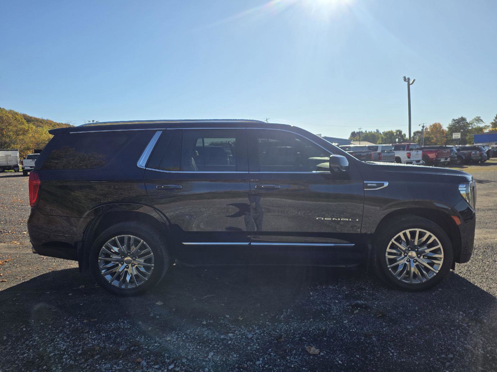 Used 2023 GMC Yukon Denali w/ Advanced Technology Package image 6