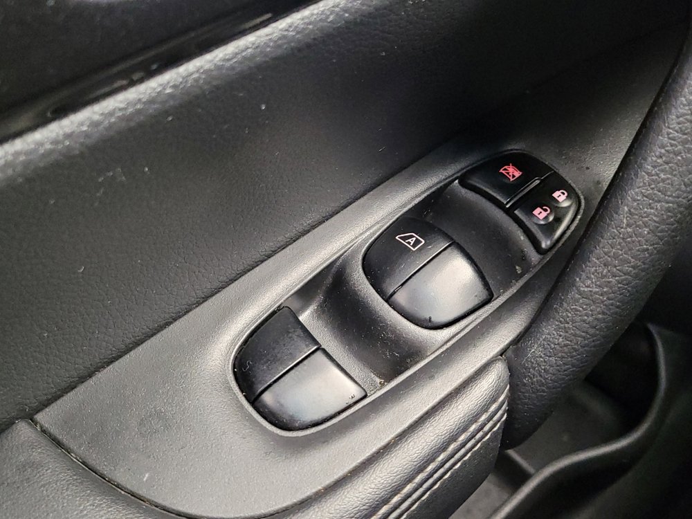 Used 2018 Nissan Rogue S image 27