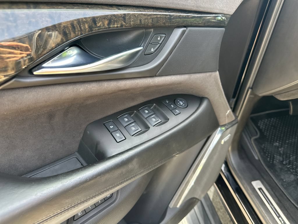 Used 2016 Cadillac Escalade ESV Platinum AWD/4WD image 18