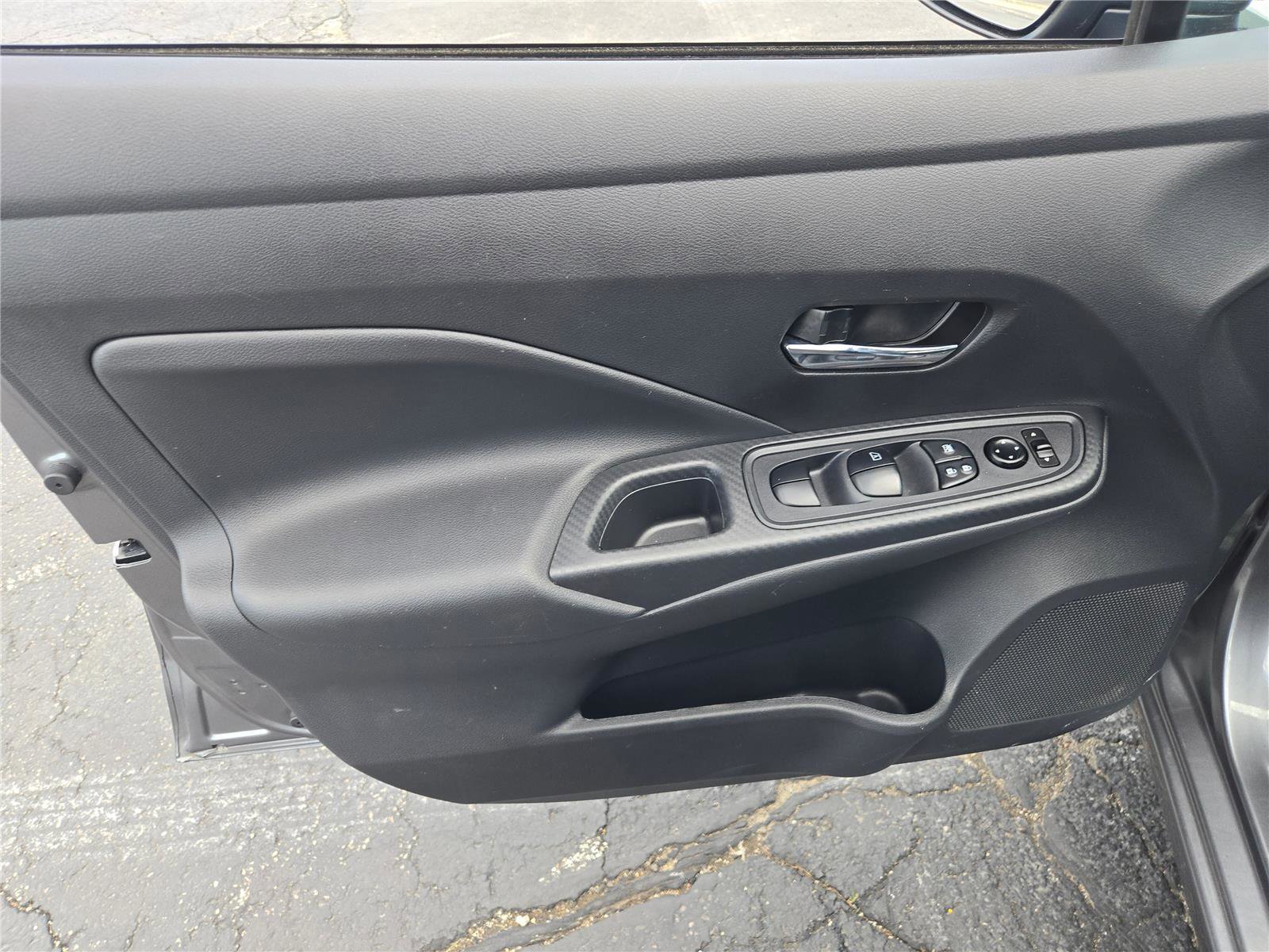 Used 2025 Nissan Versa SV FWD image 21