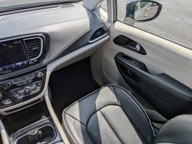 Used 2023 Chrysler Pacifica Limited FWD image 18