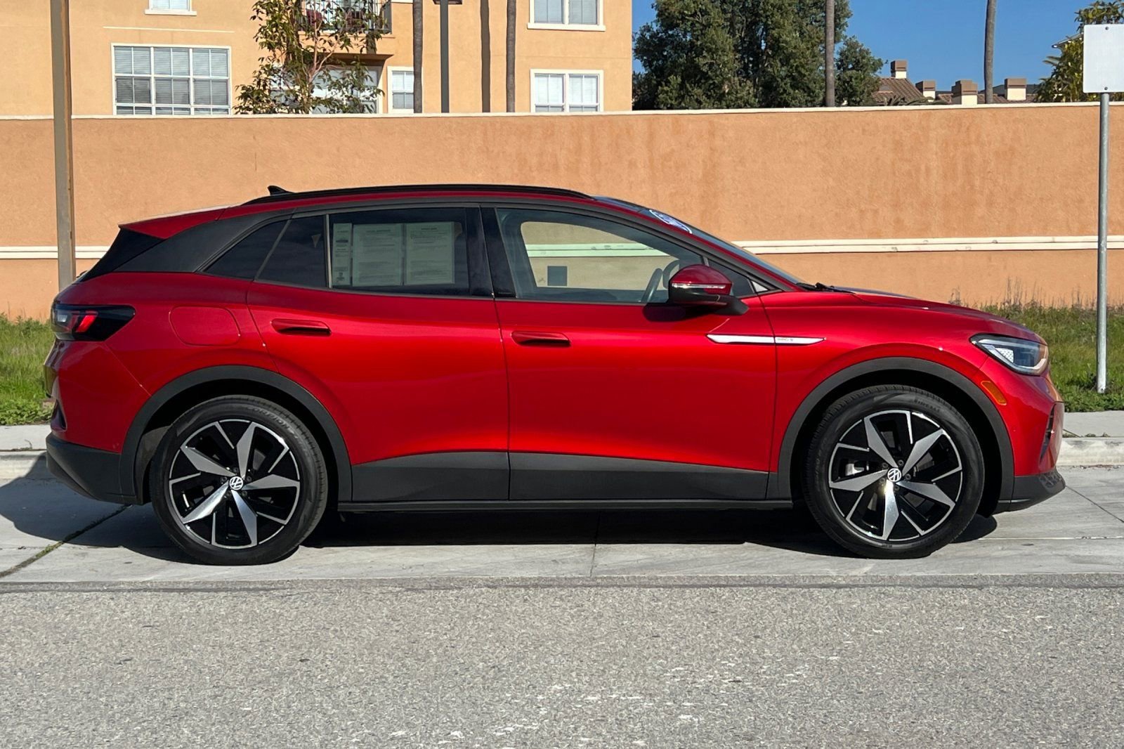 Used 2023 Volkswagen ID.4 Pro S image 3