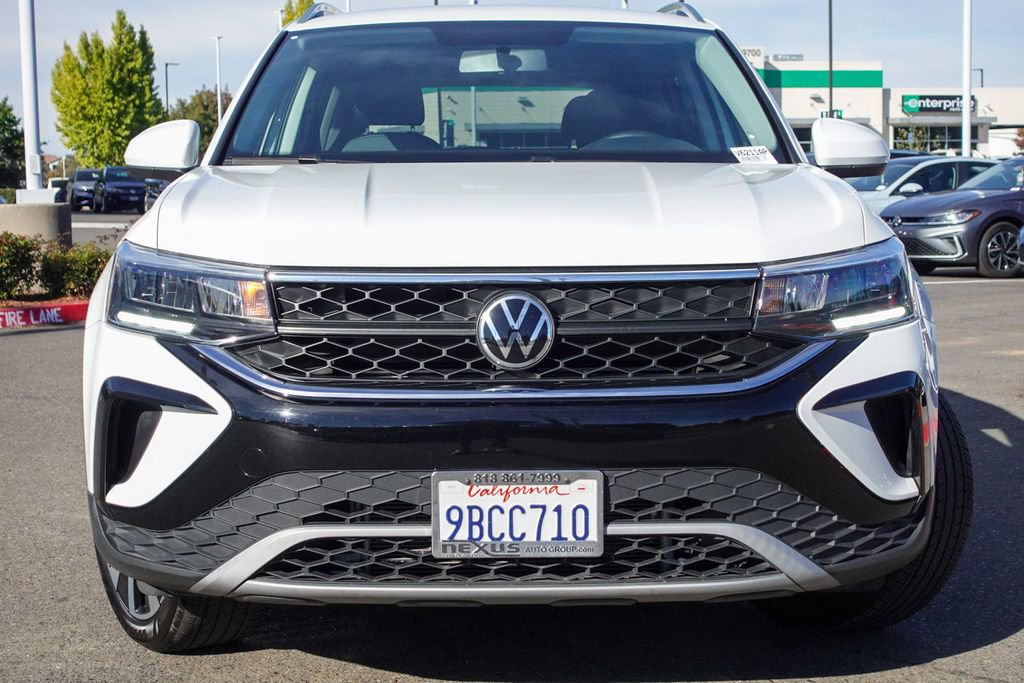 Used 2022 Volkswagen Taos SE image 3