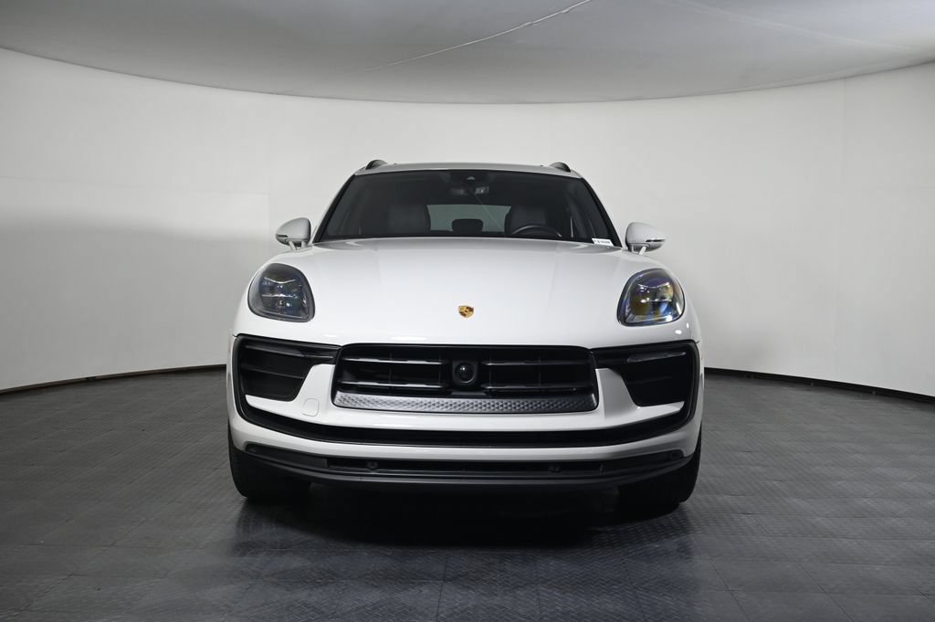 Certified 2023 Porsche Macan AWD/4WD image 10