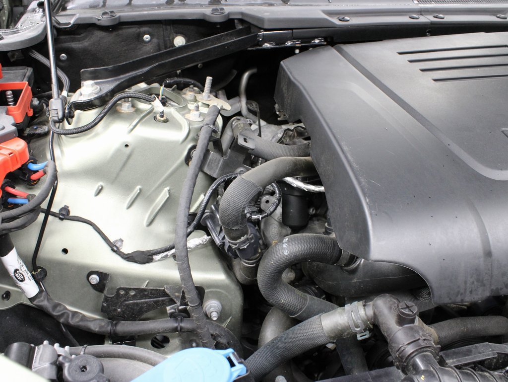 Used 2020 Land Rover Defender 110 S AWD/4WD image 34