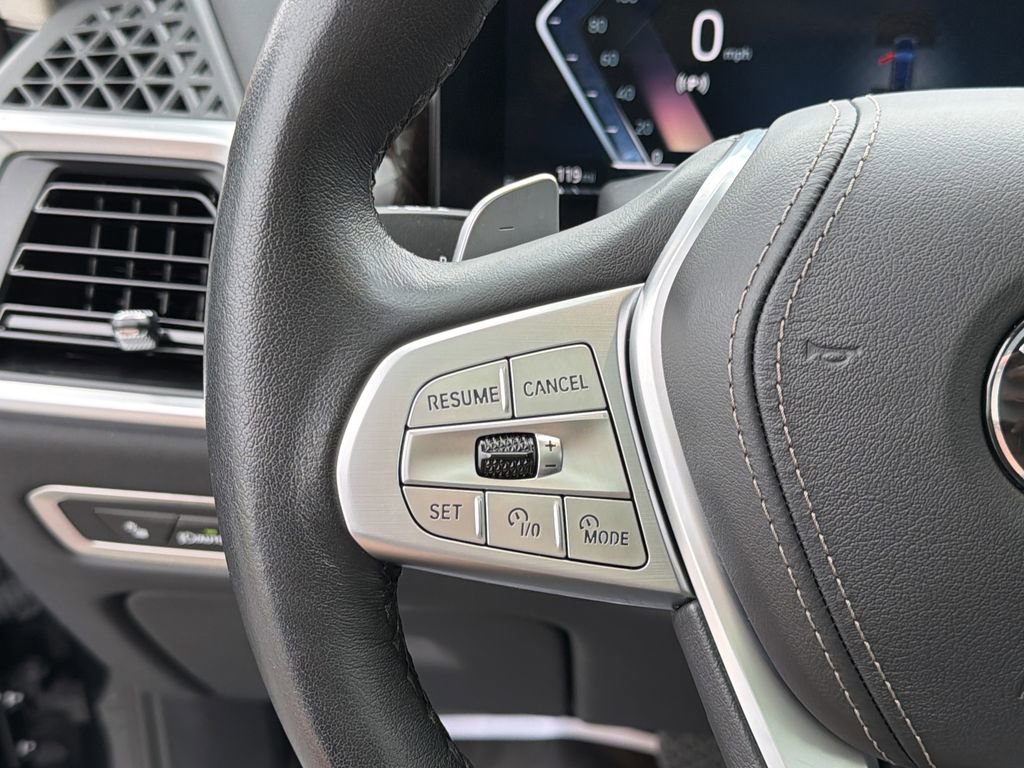Used 2025 BMW X7 xDrive40i w/ Premium Package image 28