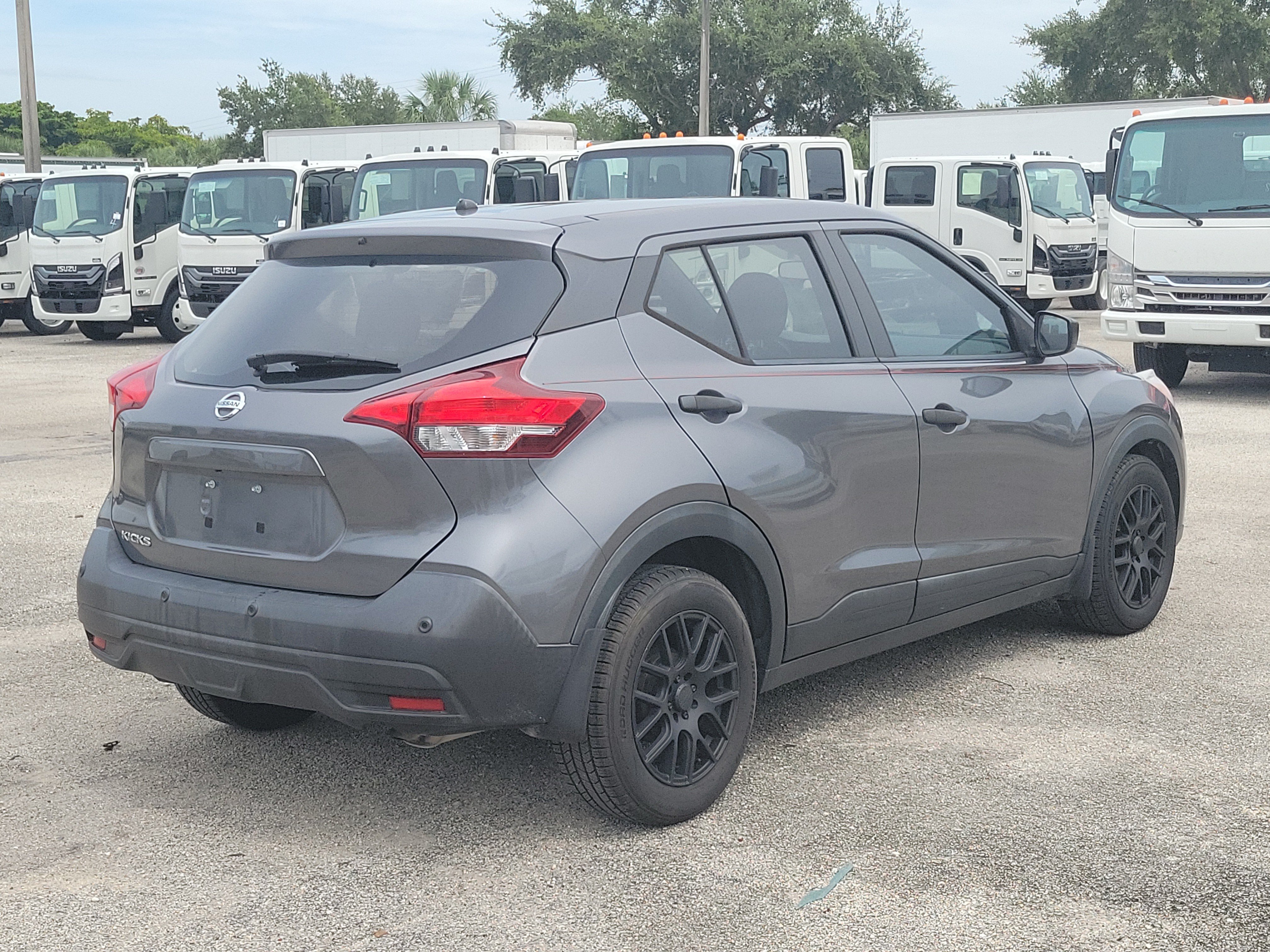 Used 2020 Nissan Kicks S FWD image 5