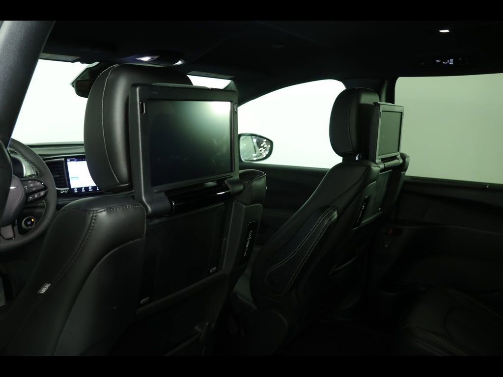 Used 2023 Chrysler Pacifica Touring-L w/ Uconnect Theater Family Group AWD/4WD image 26