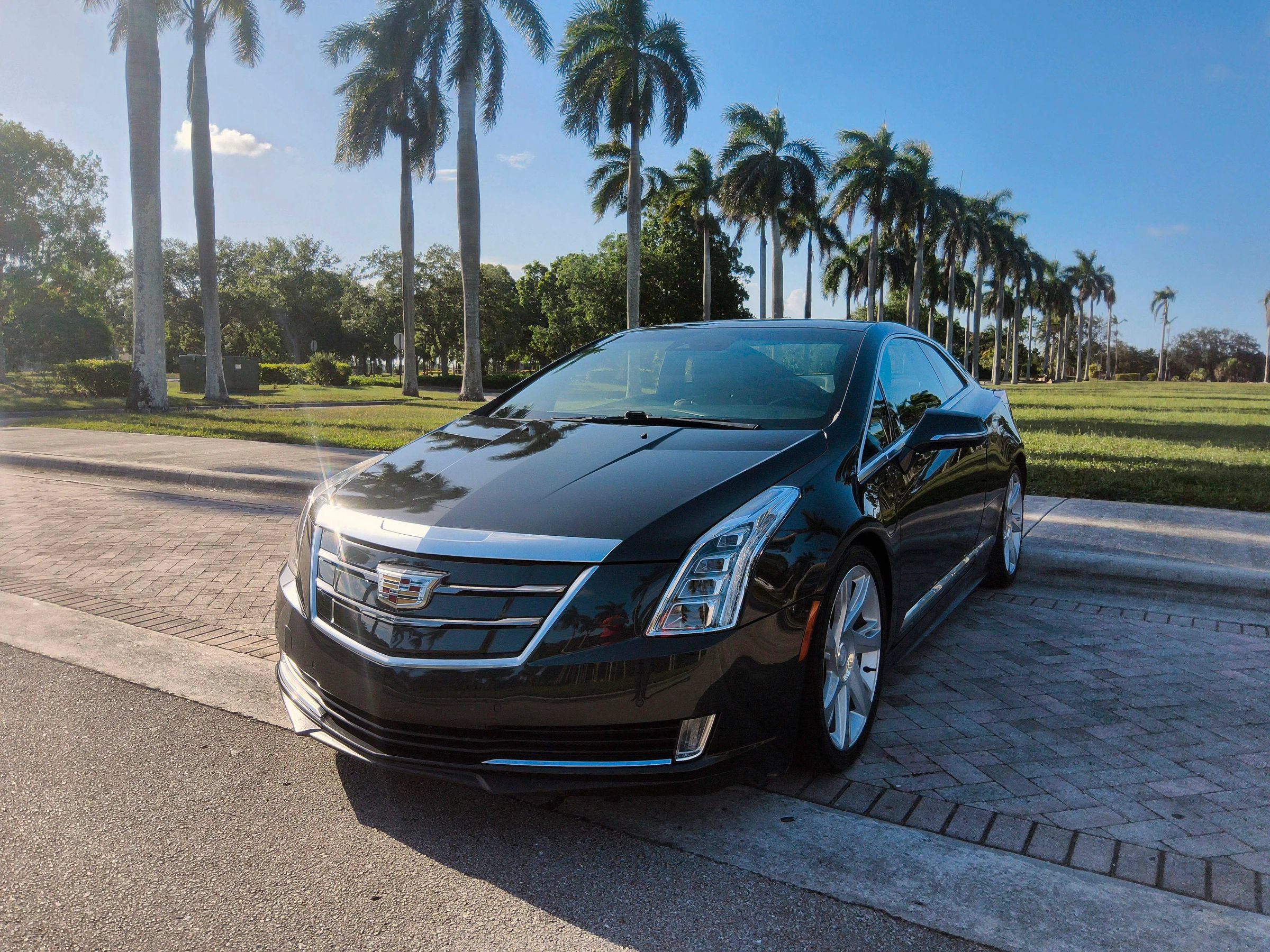 Used 2016 Cadillac ELR FWD image 3