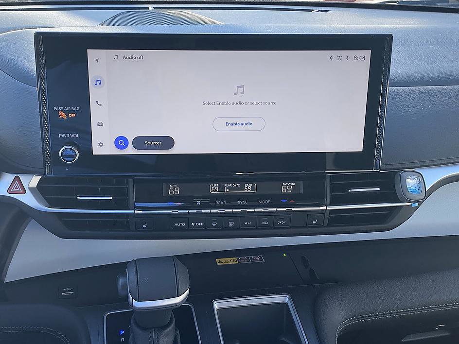 Certified 2025 Toyota Sienna XLE image 15