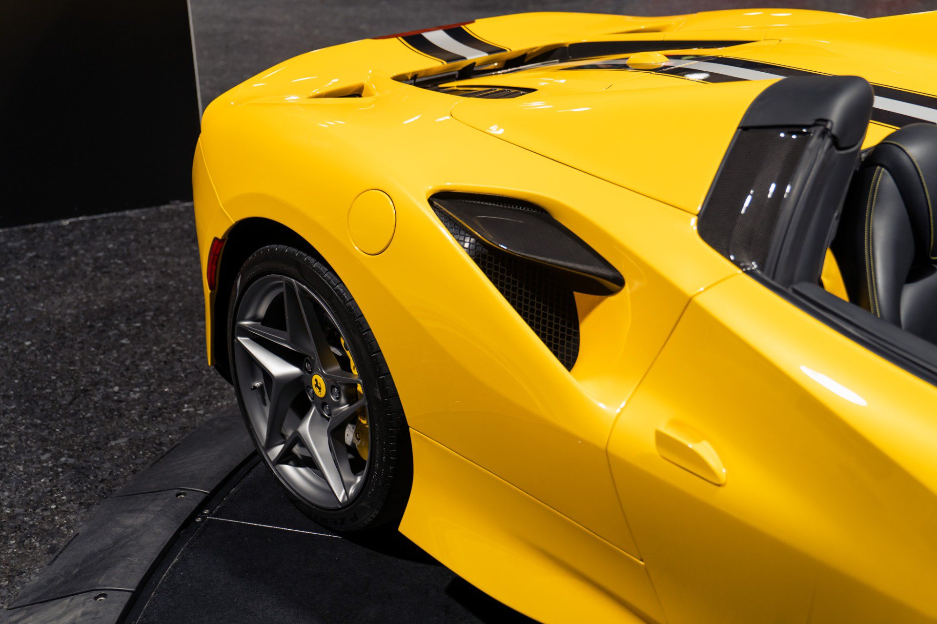Used 2021 Ferrari F8 Tributo RWD image 15