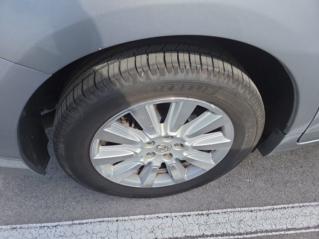 Used 2017 Toyota Sienna XLE Premium image 3