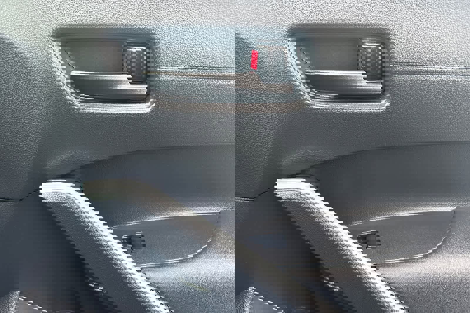 Certified 2023 Toyota Corolla Cross LE image 18