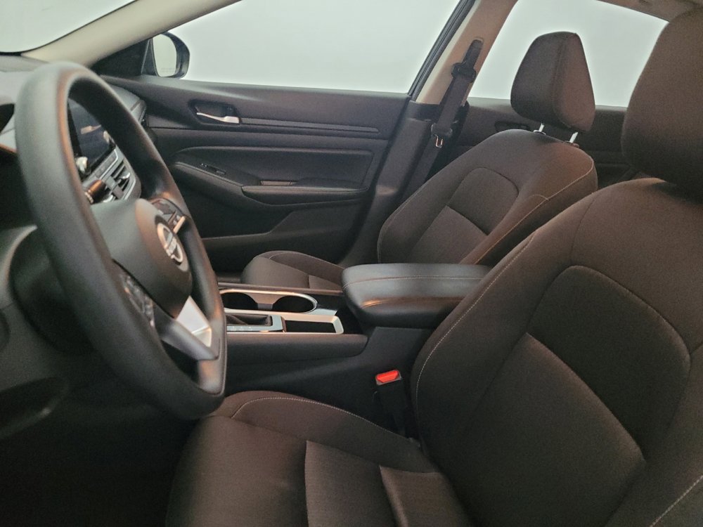 Used 2024 Nissan Altima 2.5 SV image 17
