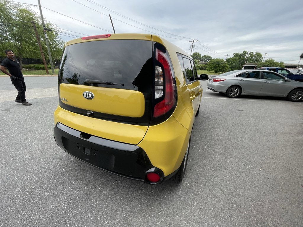 Used 2016 Kia Soul + image 5