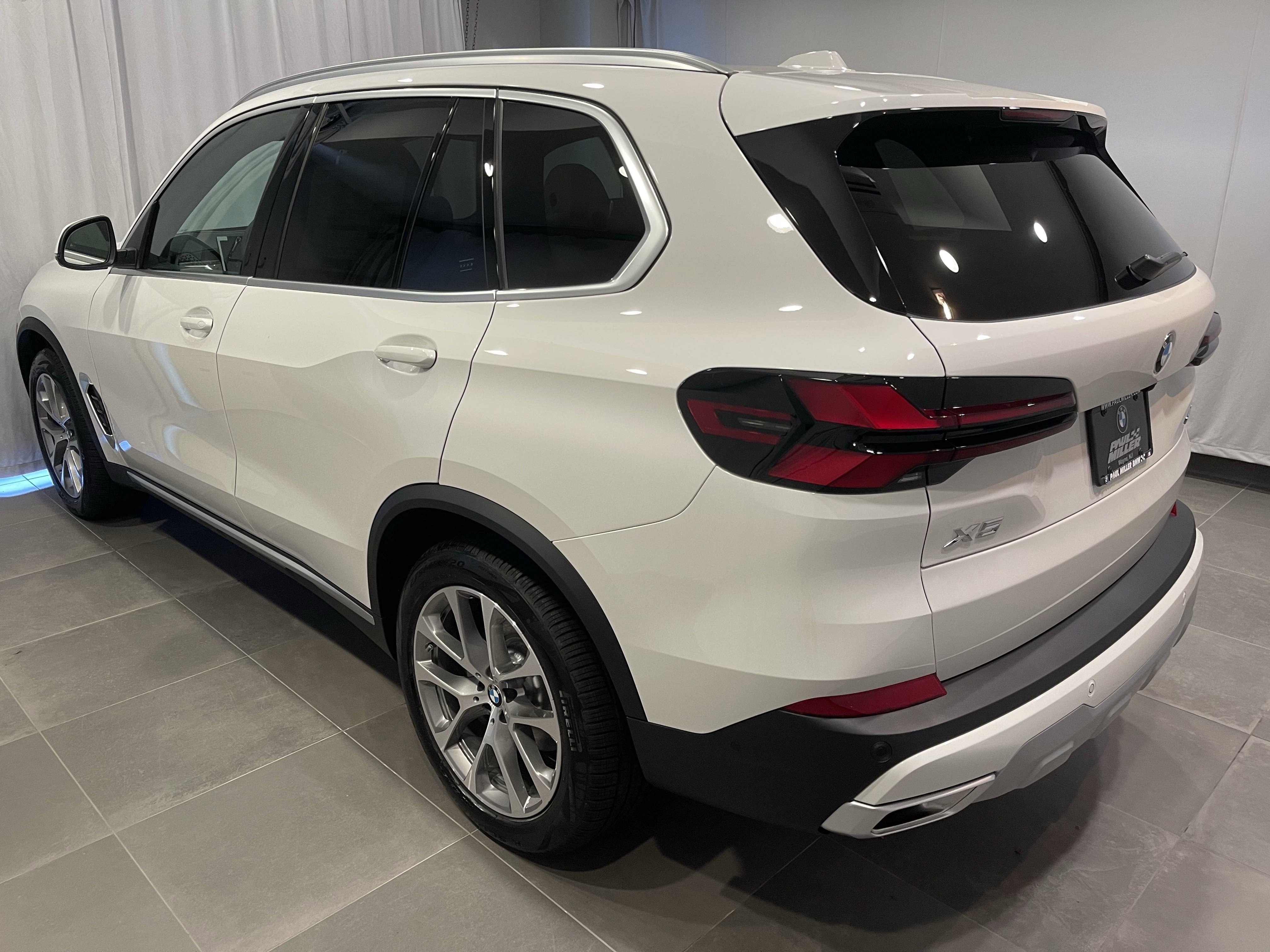 New 2026 BMW X5 xDrive40i w/ Premium Package AWD/4WD image 4