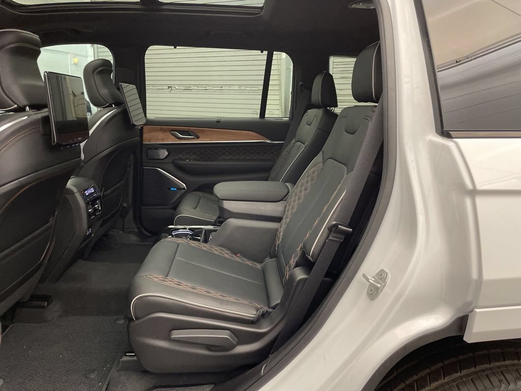 New 2025 Jeep Grand Cherokee L Summit AWD/4WD image 25