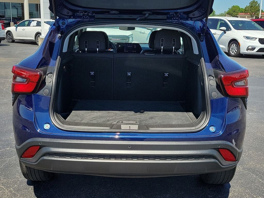 Used 2024 Chevrolet Trax LS w/ LS Convenience Package FWD image 8