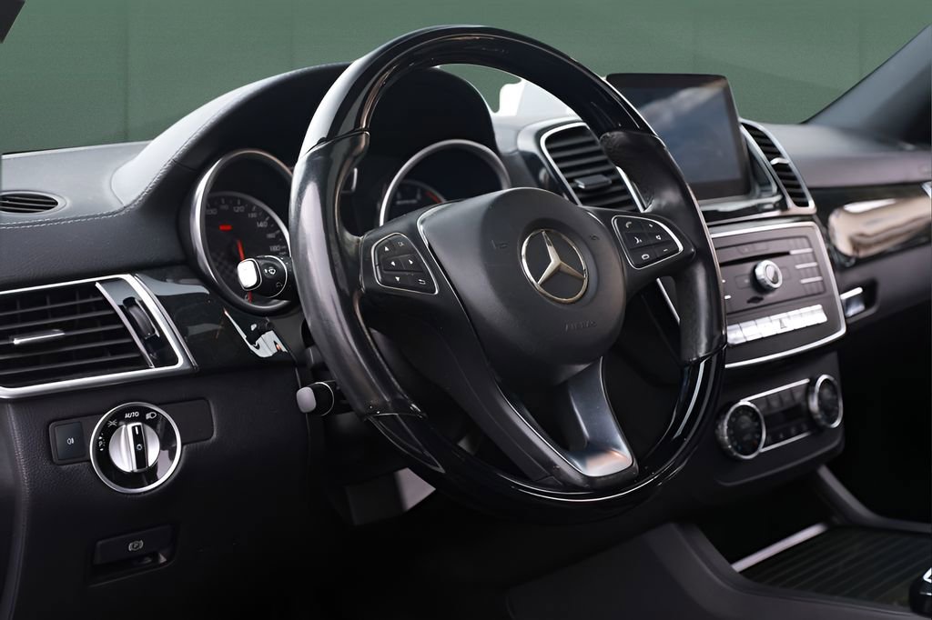 Used 2018 Mercedes-Benz GLE 43 AMG 4MATIC w/ Night Package image 21