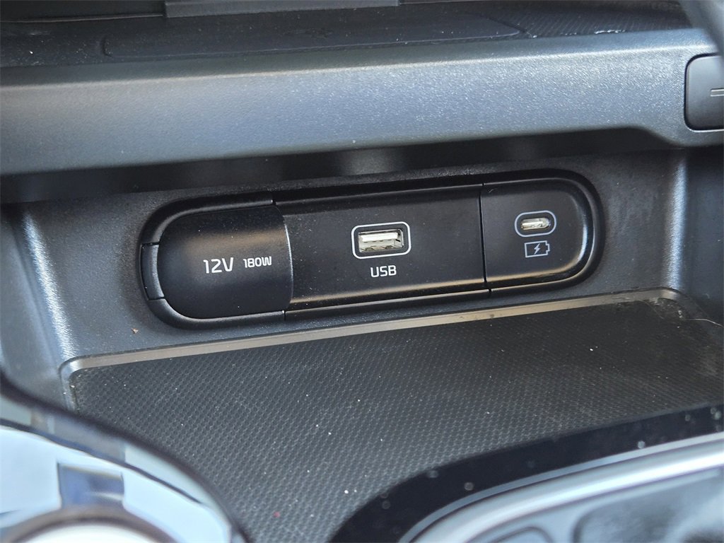 Certified 2025 Kia Soul EX image 21