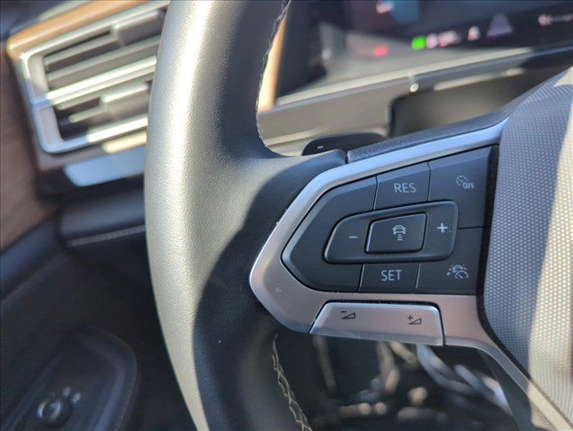 Used 2023 Volkswagen Tiguan SE R-Line FWD image 22