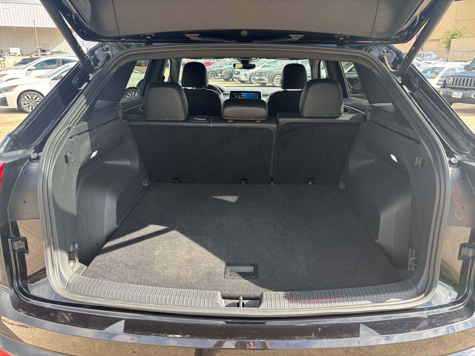 Used 2025 Volkswagen Atlas Cross Sport SE image 31