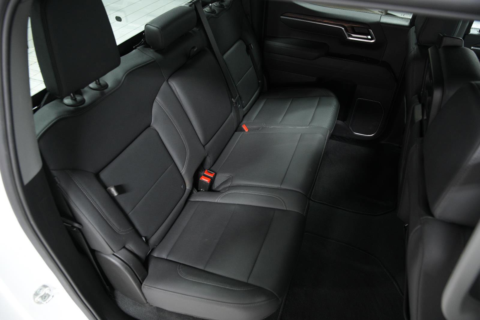 Used 2025 GMC Sierra 1500 SLT image 14