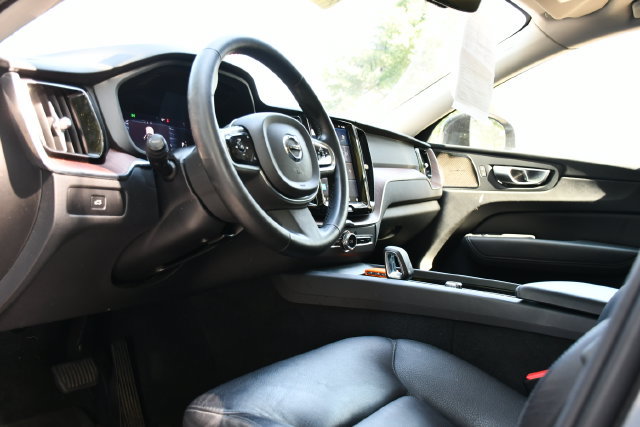 Certified 2024 Volvo XC60 B5 Plus w/ Protection Package Premier AWD/4WD image 12