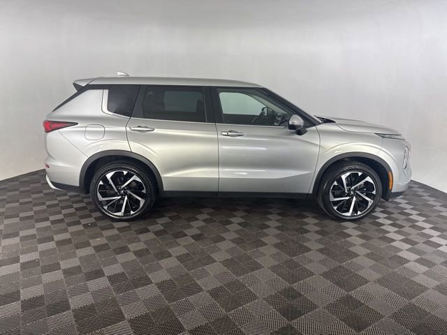 Used 2023 Mitsubishi Outlander SE AWD/4WD image 4