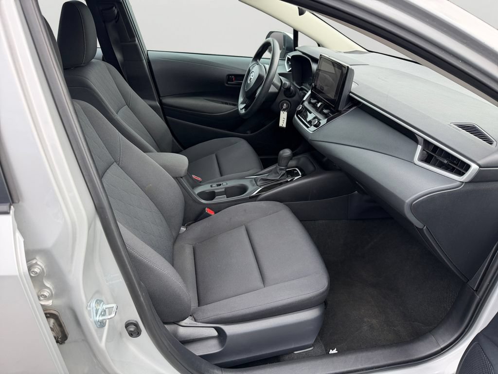 Used 2025 Toyota Corolla LE FWD image 11