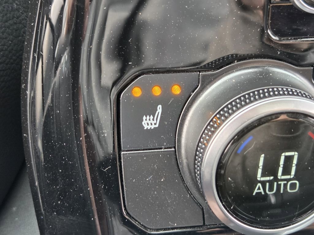 Used 2025 Toyota Highlander XLE image 20