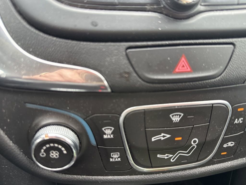 Used 2018 Chevrolet Equinox LT image 18