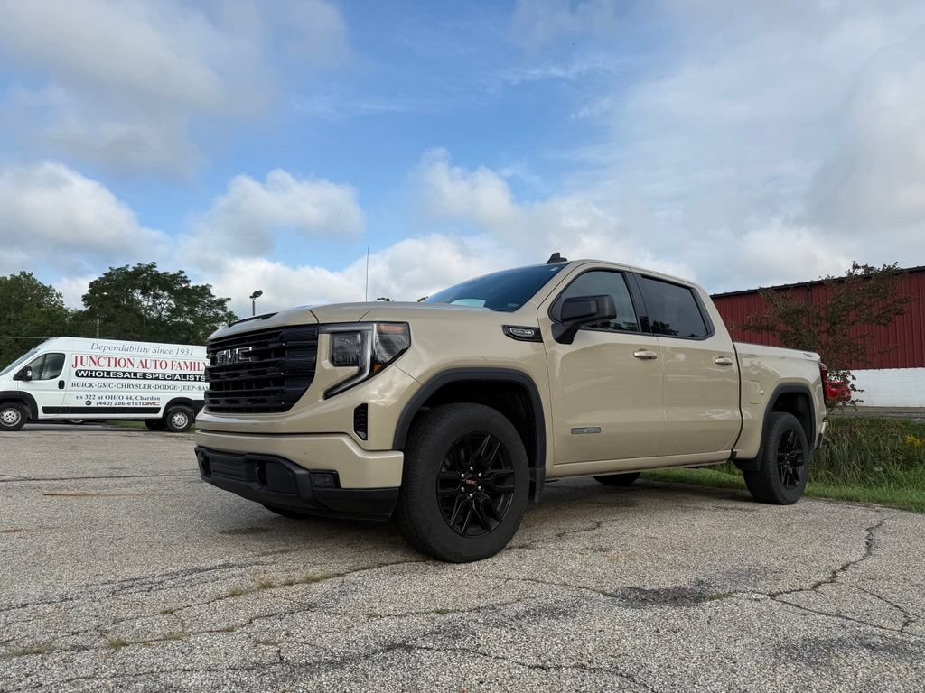 Used 2023 GMC Sierra 1500 Elevation w/ LPO, Elevation Black Package AWD/4WD image 4