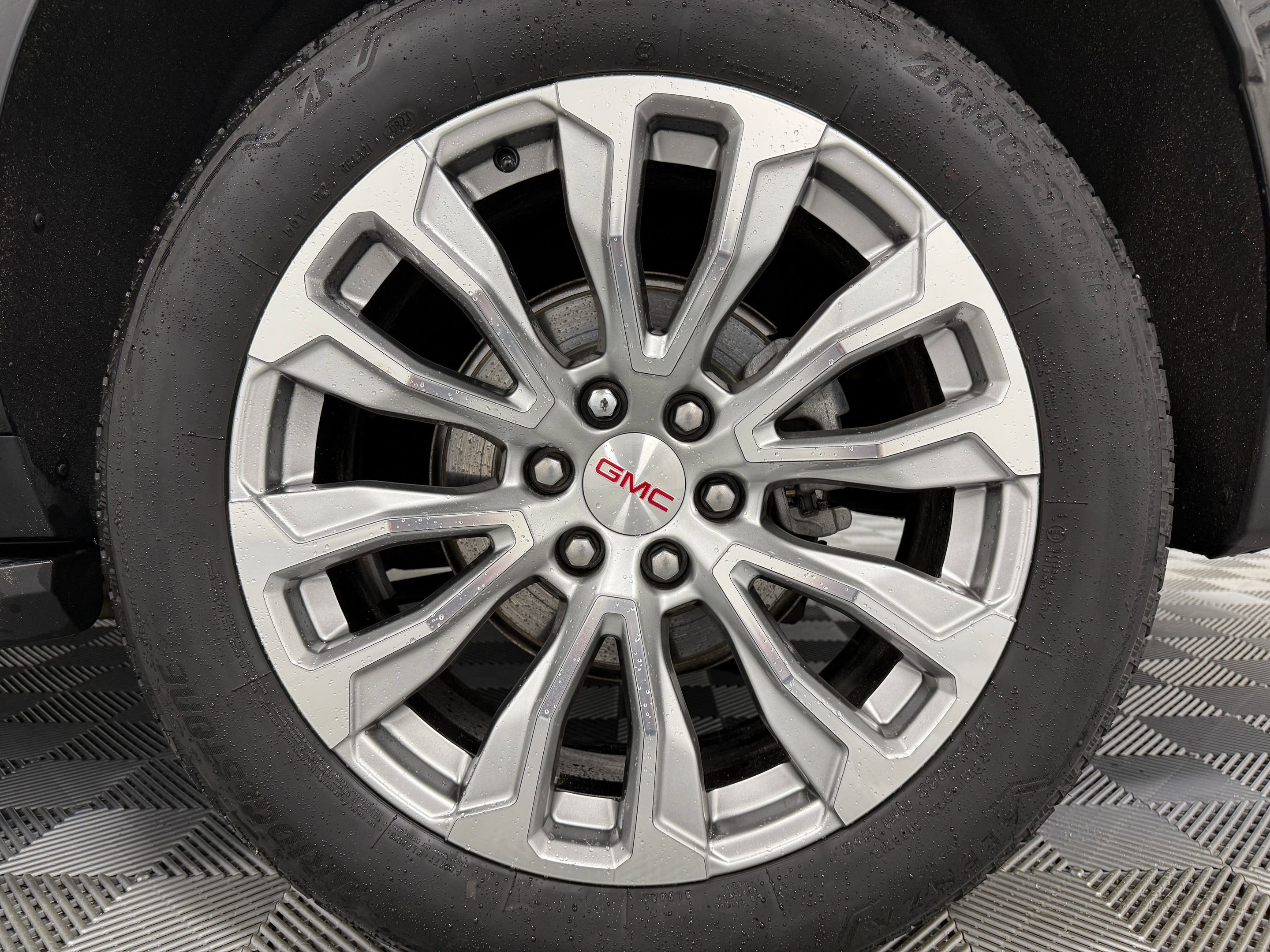 Used 2024 GMC Yukon Denali w/ Advanced Technology Package AWD/4WD image 50